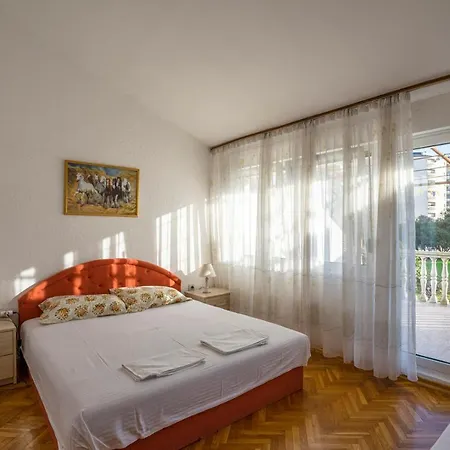 Nada Golden Rose House