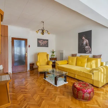 Nada Golden Rose House *