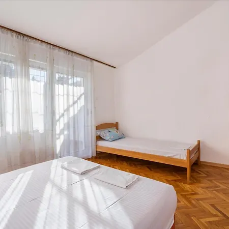 Nada Golden Rose House