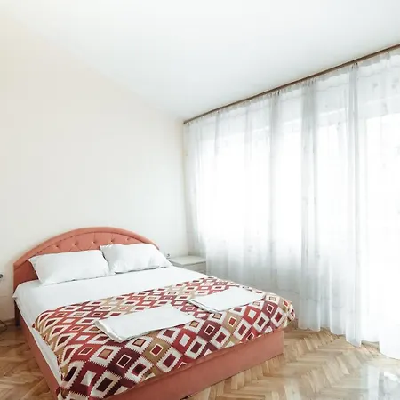 Дом отдыха Nada Golden Rose House